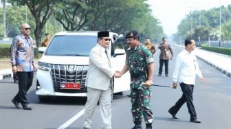 Viral Berpelat Dinas, Prabowo Unggah Foto Alphard saat Temui Panglima TNI