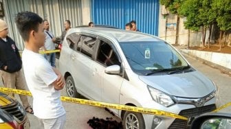 Pria Misterius Tewas Bersimbah Darah di Mobil, Warga Bogor Geger