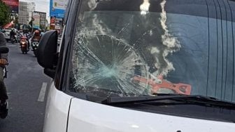 Viral Pengendara Sepeda yang Menabrakkan Diri ke Mobil, Wajib Waspada