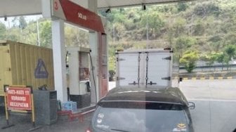 Potret Toyota Agya di SPBU Ini Bikin Warganet Khawatir, Tahu Kenapa?