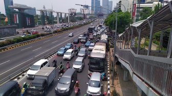 Buruh Demo Tolak Iuran BPJS Naik di Kemenaker, Hindari Jalan Gatot Soebroto