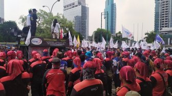 Ribuan Buruh Bakal Aksi Tolak Omnibus Law di Gedung DPR Siang Nanti