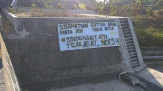 Tolak Penambangan Sungai Gendol, Warga Sindumartani Pasang Spanduk