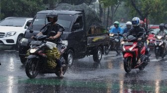 Hujan Deras Akhirnya Guyur Jakarta