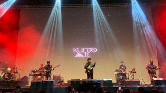 Kunto Aji Sukses Buka Konser Sewindu Tulus