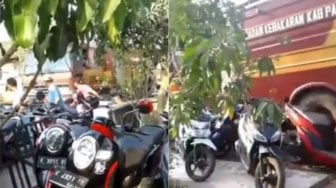 Viral Mobil Damkar Serempet Sederet Motor Warga, Sebabnya Bikin Maklum