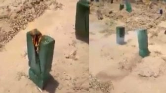 Viral di Medsos, Nisan di Makam Pati Jawa Tengah Mendadak Keluarkan Api