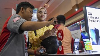 Suasana pameran teknologi komputer dan gawai Indocomtech 2019 di Jakarta Convention Center, Jakarta, Jumat (1/11). Pameran yang diikuti sekitar ratusan perusahaan teknologi dan informasi tersebut berlangsung hingga 3 November mendatang. [ANTARA FOTO/Nova Wahyudi]