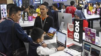 Suasana pameran teknologi komputer dan gawai Indocomtech 2019 di Jakarta Convention Center, Jakarta, Jumat (1/11). Pameran yang diikuti sekitar ratusan perusahaan teknologi dan informasi tersebut berlangsung hingga 3 November mendatang. [ANTARA FOTO/Nova Wahyudi]