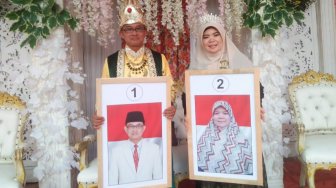 Berebut Kursi Kades, Petahana dan Istri Pura-pura jadi Pengantin Baru