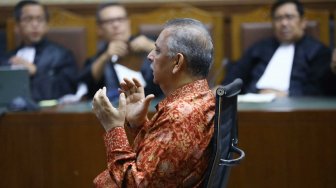 Mantan Dirut PLN Sofyan Basir mengikuti sidang dengan agenda pembacaan putusan di Pengadilan Tipikor, Jakarta, Senin (4/11). [Suara.com/Arya Manggala]
