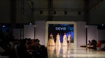 Hari Terakhir, Ini Deretan Batik hingga Gaun Menawan yang Tutup JFW 2019