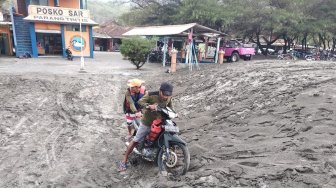 Tumpukan Pasir Halangi Pos, SAR Pantai Parangtritis Sulit Pantau Wisatawan