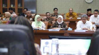 Menaker Ida Fauziyah Hadiri Raker Perdana di DPR