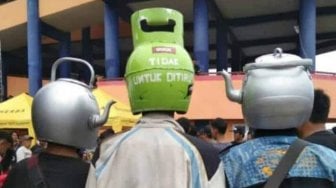 Punya Bentuk Mirip Cerek dan Panci, Deretan Bentuk Helm Ini Bikin Lapar