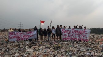 Mahasiswa Kritik Pemkot Depok Lewat Film Pendek di Gunungan Sampah