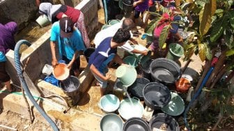 Sebelum Kemarau Tiba, Warga Dusun Gimeng Tampung Air Hadapi Kekeringan