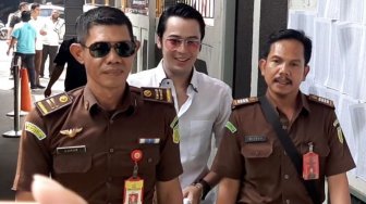 Keterangan Pacar di Persidangan Berbeda dari Kriss Hatta