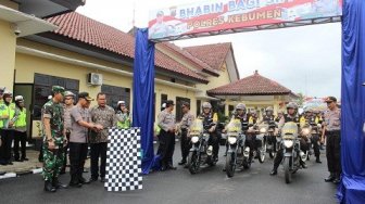 Lulus Ujian, SIM Diantar Bhabinkamtibmas Polres Kebumen ke Rumah Warga 