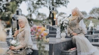 Viral Foto Pengantin di Makam, Wanita Ini Ungkap Fakta di Baliknya