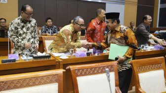 Menteri Agama Fachrul Razi saat mengikuti rapat kerja dengan Komisi VIII DPR di Kompleks Parlemen, Jakarta, Kamis (7/11). [Suara.com/Arya Manggala]