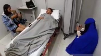 Bahu hingga Badan Luka Bakar, Siswi SMP Disiram Air Keras Sepulang Sekolah