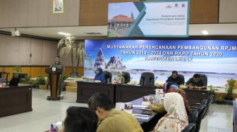 Buset! Warga Lebak Sebulan Isap 111 Miliar Batang Rokok
