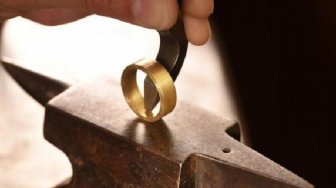 Laki-laki Ini Ingin Abadikan Sperma dalam Cincin