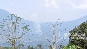 Api Kembali Menyala di Gunung Salak Sukabumi
