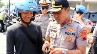 Hanya di Kudus, Kena Razia Polisi Bukannya Ditilang Malah Dikasih Uang