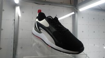 6 Pilihan Sepatu Lari Lokal Terbaik untuk Pria Usia 40 Tahun ke Atas