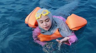 Ria Ricis Susah Napas saat Renang Pakai Kostum Mermaid, Ketahui Bahayanya