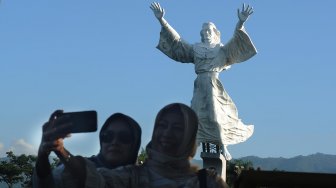 Indahnya Monumen Yesus Memberkati di Manado