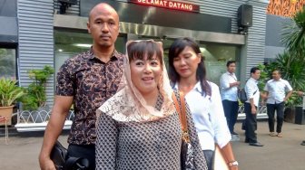 Sering Hujat Ustaz Abdul Somad, Akun Medsos Dewi Tanjung Tiba-tiba Raib