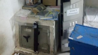 Perampok Berjaket Ojol Teror Minimarket, Rampok Duit di Berangkas