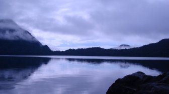 Dikelilingi Tujuh Gunung, Danau Tertinggi Asia Tenggara Ada di Indonesia