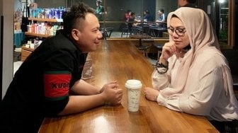 Chef Arnold Arnold Berdebat, Vicky Prasetyo Kejar Cinta Sarita Abdul Mukti