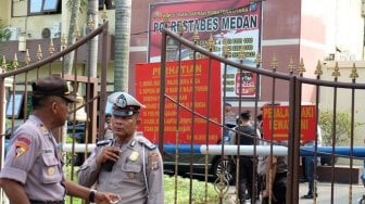 Bom Bunuh Diri di Polrestabes Medan, Kendaraan Polisi Rusak