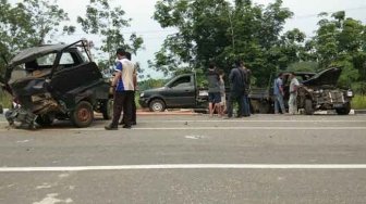 Mobil Adu Kambing di Bungo, Pengemudi dan Penumpang Luka Parah