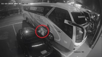 Terekam CCTV, Maling Bobol Kaca Mobil di Prawirotaman