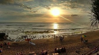 Pantai Batu Bolong, Destinasi Wisata Bahari nan Elok di Pulau Dewata