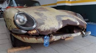 Datang Penuh Karat, Mobil Jaguar S1 Ini Kembali Muda di Tangan yang Tepat