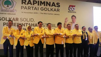 Ketua Umum Partai Golkar Airlangga Hartarto saat menghadiri Pembukaan Rapimnas Partai Golkar di Jakarta, Kamis (14/11). [Suara.com/Arya Manggala]
