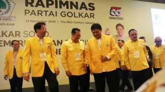 Ketua Umum Partai Golkar Airlangga Hartarto saat menghadiri Pembukaan Rapimnas Partai Golkar di Jakarta, Kamis (14/11). [Suara.com/Arya Manggala]
