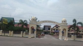 Tingkatkan Kewaspadaan, Polres Bengkalis Periksa Barang Bawaan Pengunjung