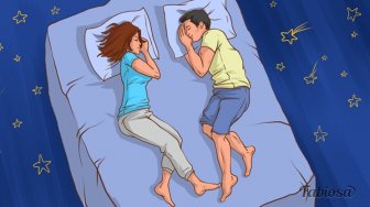 Studi: Seseorang Tidur Lebih Baik Hanya dengan Mencium Bau Baju Pasangan