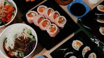 Berkonsep DIY, Resto Jepang Maki-San Bikin Sushi dan Salad Sendiri