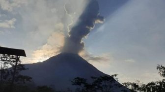 Gunung Merapi Erupsi, Kolom Abu Mencapai Ketinggian 1.000 Meter