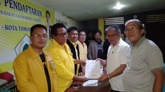 Mendaftar bakal calon untuk Pilwako, Mogi jawab penghargaan dari Golkar