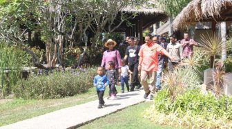 Liburan di Tanjung Lesung, Mantan Menteri Kelautan Berikan Bantuan Kapal